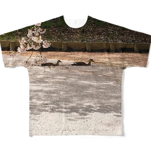 Ducks proceed through the pink moat フルグラフィックTシャツ