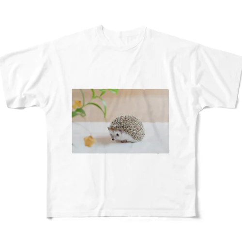 上目遣いのハリネズミ All-Over Print T-Shirt