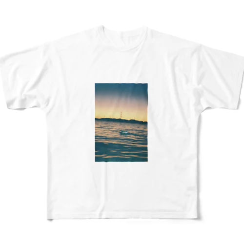 フィルムカメラで撮る夕方の湖の景色 フルグラフィックTシャツ