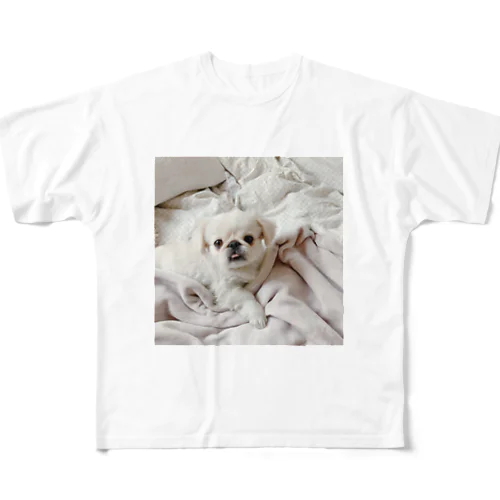 添い寝に誘う犬 フルグラフィックTシャツ