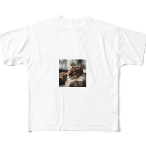 ねこが足元でくつろいでいる フルグラフィックTシャツ