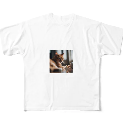 遊んでいる猫 All-Over Print T-Shirt