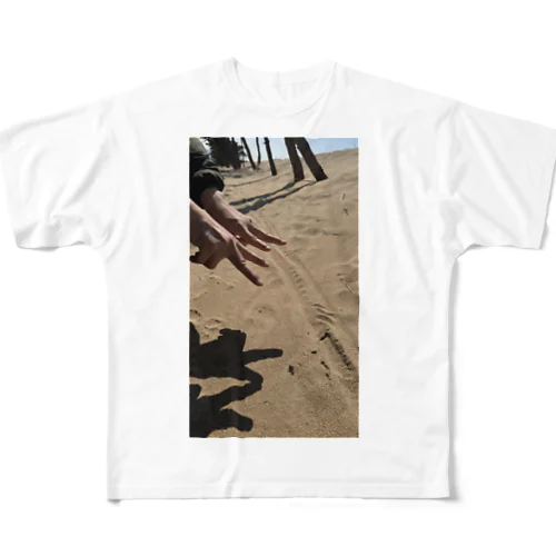 浜辺散歩で仲良しピース✌️ All-Over Print T-Shirt