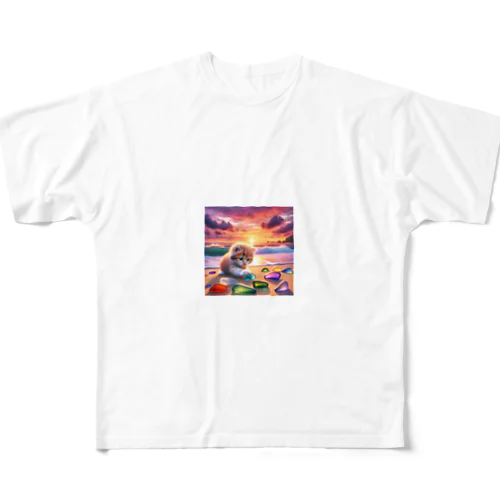 夕日の中シーガラスで遊ぶ子猫 All-Over Print T-Shirt