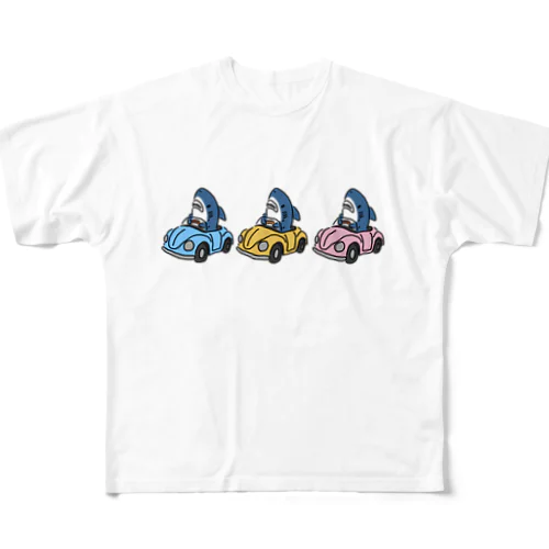 カラフルな車に乗るサメ フルグラフィックTシャツ