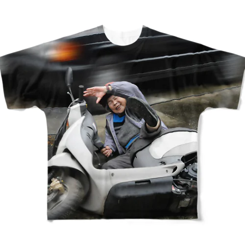 喜美子さんの自撮り「交通事故」 All-Over Print T-Shirt