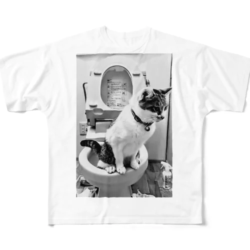 キャット・オン・ザ・トイレット（モノクロ） All-Over Print T-Shirt