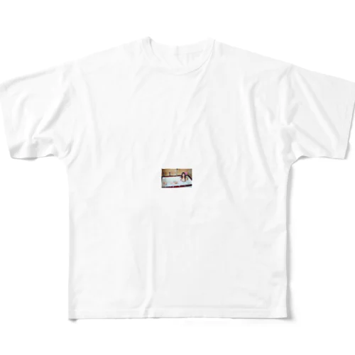  最近ではテレビや雑誌などでもよく紹介されてるの All-Over Print T-Shirt