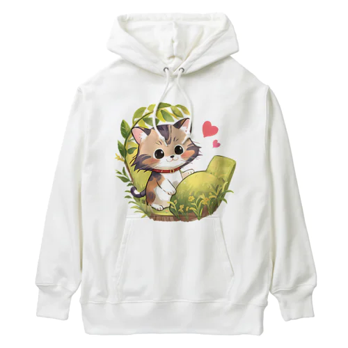 お庭で遊んでいるかわいい子猫 Heavyweight Hoodie