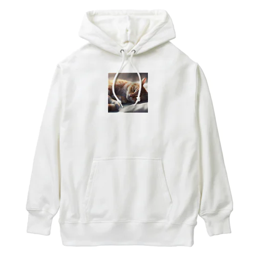 足をくるりと絡めながら寝る猫ちゃん Heavyweight Hoodie