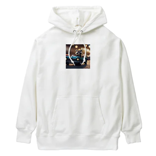 カーレースに参加しているアライグマ Heavyweight Hoodie