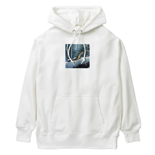 寒風に揺れる樹氷を見上げて感嘆する喜んでいる蛇 Heavyweight Hoodie