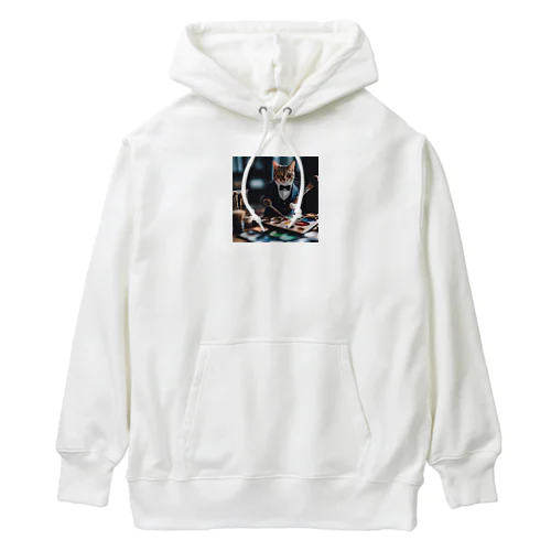 一匹の個性的な猫が絵筆を握っています Heavyweight Hoodie