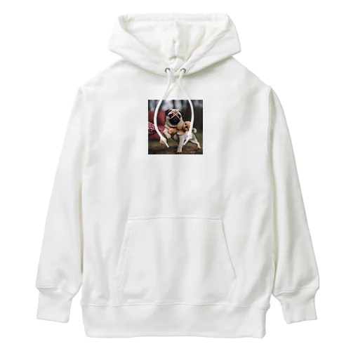 ぬいぐるみと格闘するパグ Heavyweight Hoodie