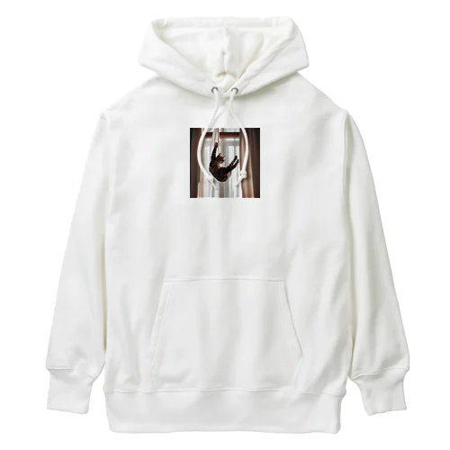 カーテンにつかまっているネコ Heavyweight Hoodie