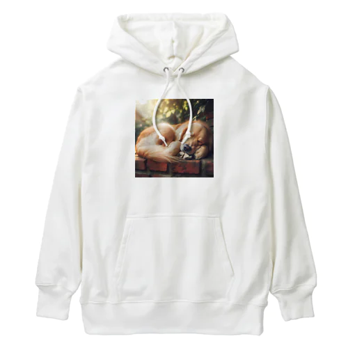 犬がぐっすり眠っている姿、超キュート！🐶💤 Heavyweight Hoodie