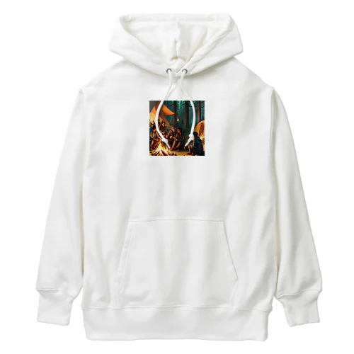 キャンプファイヤーの周りでマシュマロを楽しむ人たち Heavyweight Hoodie