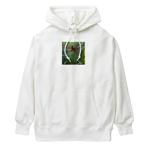 ススキの葉に隠れる赤トンボ Heavyweight Hoodie