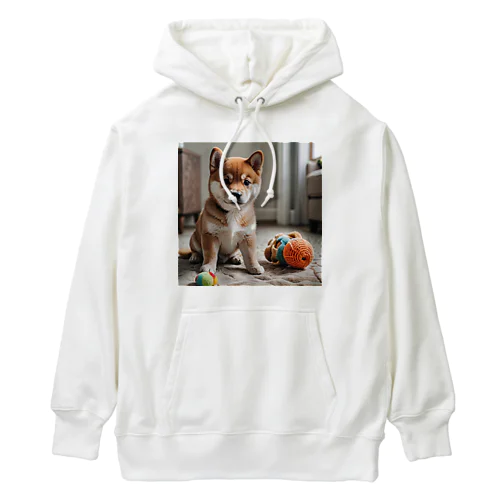 柴犬のかわいい幼子が写真の中央にいる。 Heavyweight Hoodie