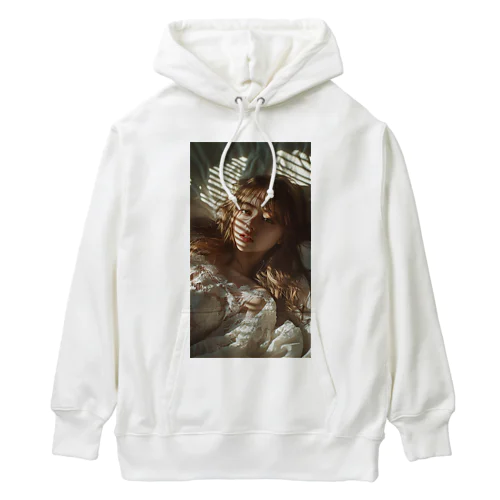 可愛い美女② Heavyweight Hoodie