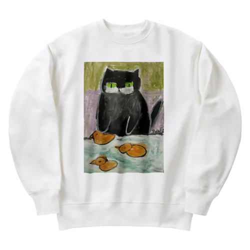 かわいい黒猫がプールで泳いでいるアヒルを楽しそうに見ている Heavyweight Crew Neck Sweatshirt