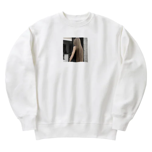 流れる髪 魅惑的な女性の長い髪のイメージ Heavyweight Crew Neck Sweatshirt