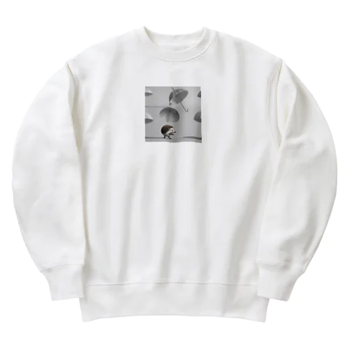 小さな傘をさして歩いているハリネズミ Heavyweight Crew Neck Sweatshirt