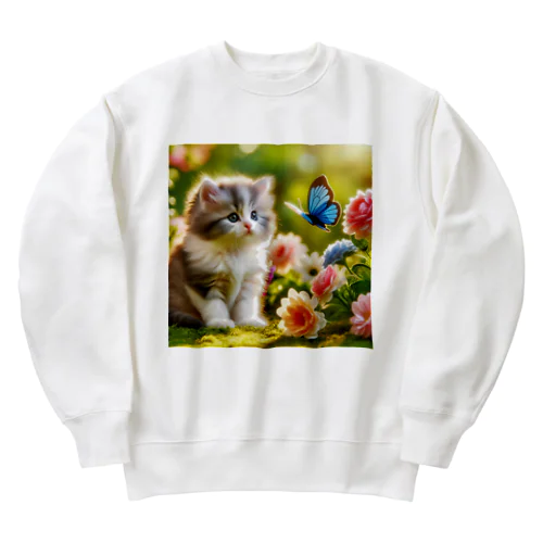 かわいい子猫と蝶々が仲良く遊んでいる様子✨ Heavyweight Crew Neck Sweatshirt