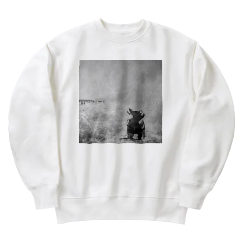 海辺を散歩するチワワ Heavyweight Crew Neck Sweatshirt