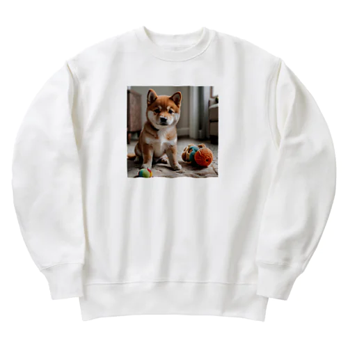 柴犬のかわいい幼子が写真の中央にいる。 Heavyweight Crew Neck Sweatshirt