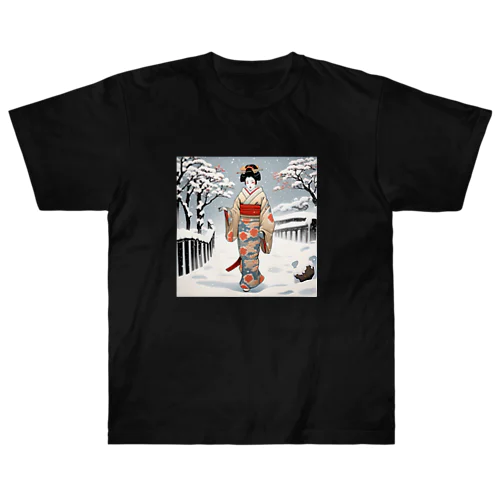 日本の風景、冬雪降る中を歩く舞妓さん　MAIKO walking in the snow Heavyweight T-Shirt