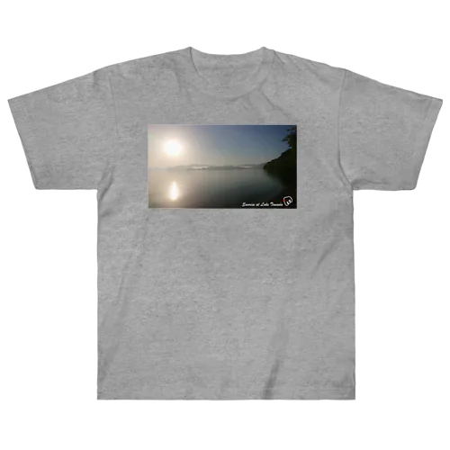 Sunrise at Lake Towada ヘビーウェイトTシャツ