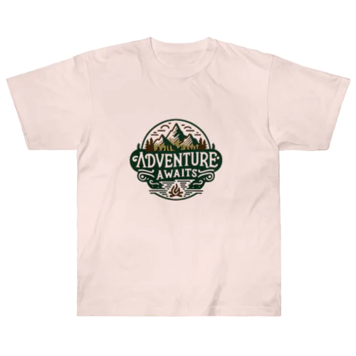 Adventure Awaits-冒険が待っている Heavyweight T-Shirt