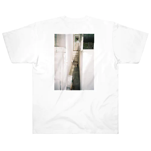 白い路地と猫 Heavyweight T-Shirt