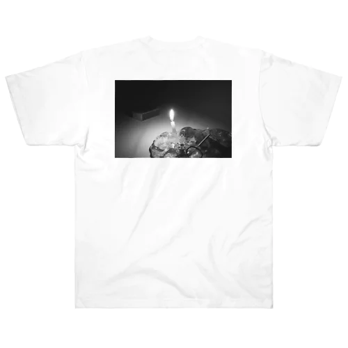 ろうそく　くらやみをてらす Heavyweight T-Shirt