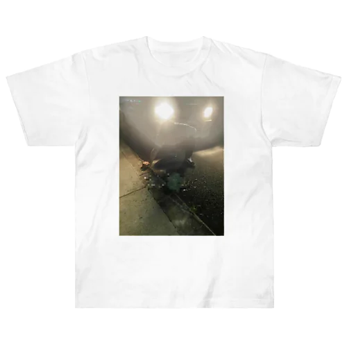 庭には二羽ニワトリがタイマン中 Heavyweight T-Shirt