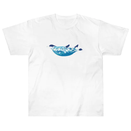 ペンギン、夏の海を泳ぐ。 Heavyweight T-Shirt