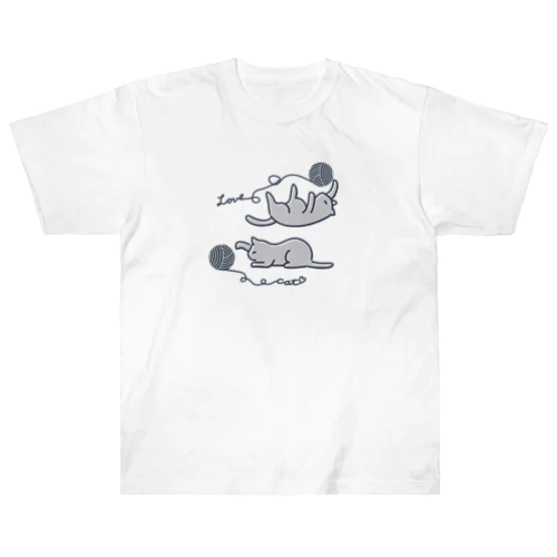 毛糸玉にじゃれる猫 ヘビーウェイトTシャツ