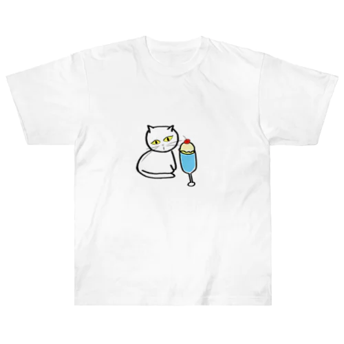 A lovely white cat who likes ice cream. ヘビーウェイトTシャツ