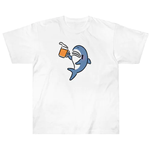 ビールジョッキを掲げるサメ ヘビーウェイトTシャツ