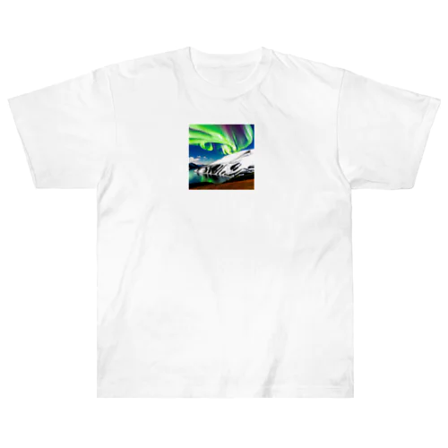 北欧調の自然とオーロラのある景色 Heavyweight T-Shirt