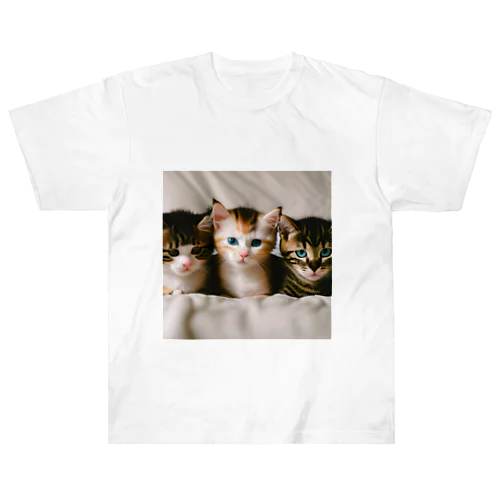 3匹の子猫の魔法で毎日が特別な日に Heavyweight T-Shirt