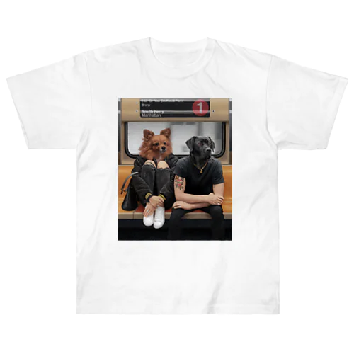 地下鉄の乗る　犬のカップル Heavyweight T-Shirt