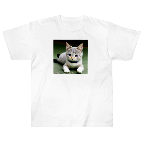 座る猫 Heavyweight T-Shirt