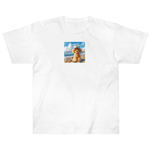 浜辺を駆け回る元気いっぱいのトイプードル Heavyweight T-Shirt