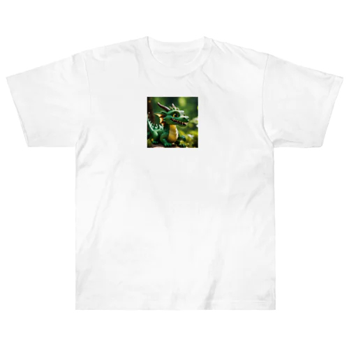 新緑の森で木漏れ日を浴びて喜んでいる竜 Heavyweight T-Shirt