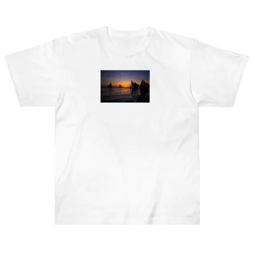 フィリピンボラカイ島夕陽ヨット海 Heavyweight T-Shirt