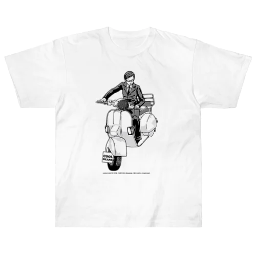 クラシックスクーターに乗る男性 ヘビーウェイトTシャツ