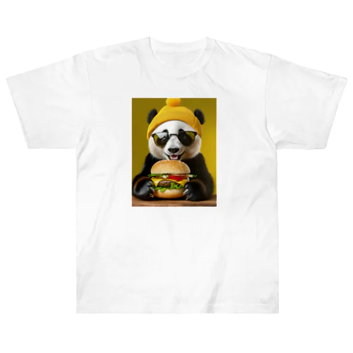 ハンバーガーを食べるパンダ ヘビーウェイトTシャツ