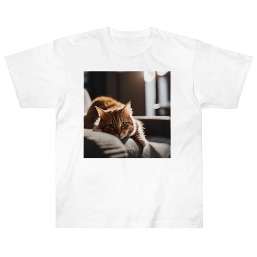 リビングでごろんとする猫 Heavyweight T-Shirt